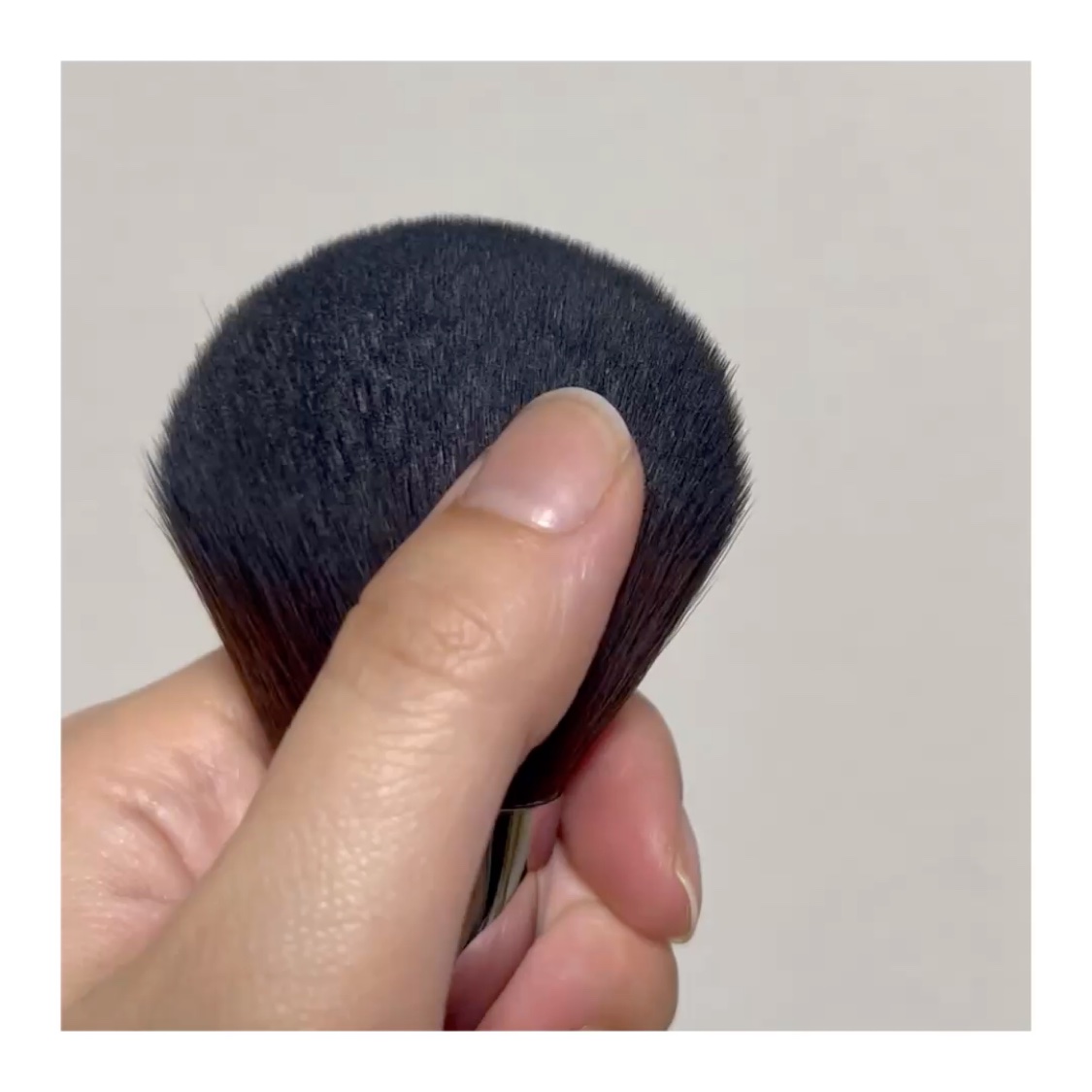 VELVET POWDER BRUSH 423F/Studio17/メイクブラシの動画クチコミ2つ目