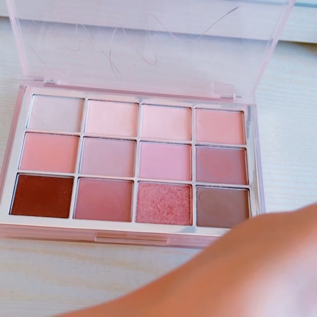 ソフトブラーリングアイパレット/wakemake/アイシャドウパレットの動画クチコミ2つ目