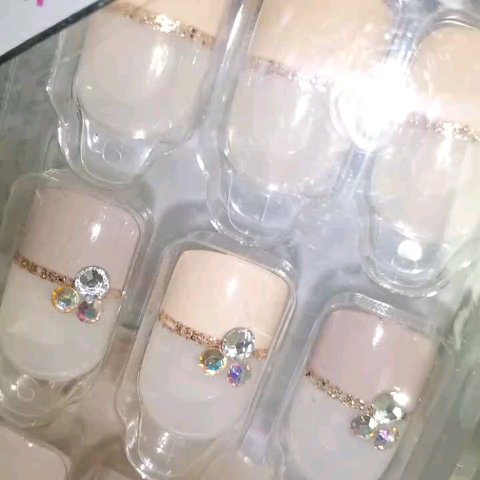 1秒ネイルマジックプレス/DASHINGDIVA MAGICPRESS/ネイルチップ・パーツの人気ショート動画