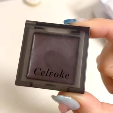 ツヤっとした質感はクリームタイプで🥀💭

Celvokeのインフィニトリー カラー
カラーは05

チークリップアイシャドウと使えるものですが
基本アイシャドウのみで
深みを足したいときにリップにたした