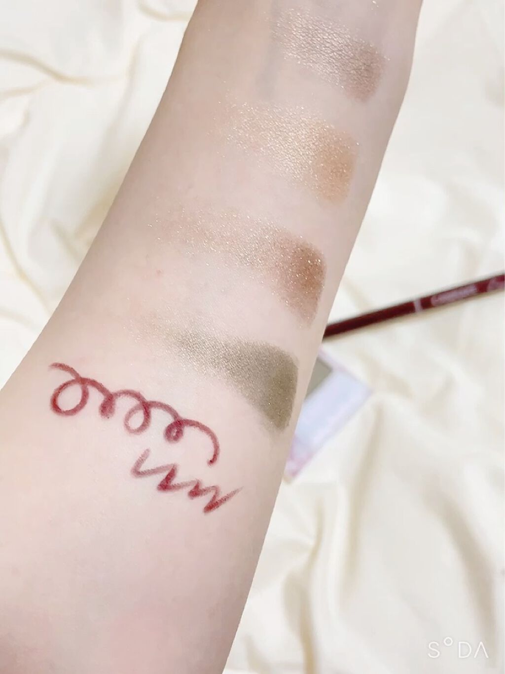 シルキースフレアイズ/キャンメイク/アイシャドウパレットを使ったクチコミ（3枚目）