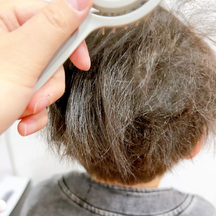 ユニークリー 4wayスムースヘアブラシ/ビー・エヌ/ヘアブラシの動画クチコミ5つ目