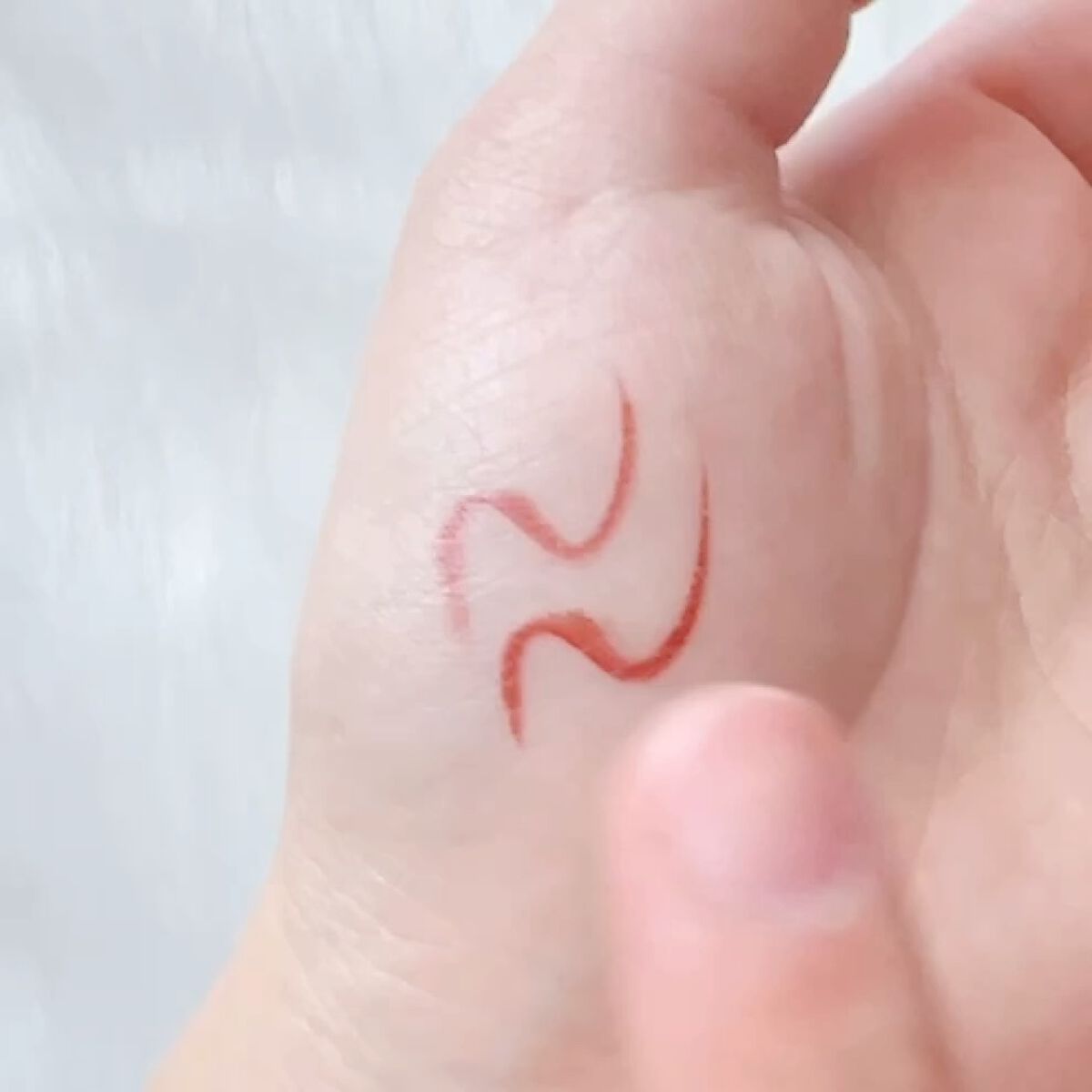 キングダム リキッドアイライナーR1/キングダム/リキッドアイライナーの動画クチコミ5つ目