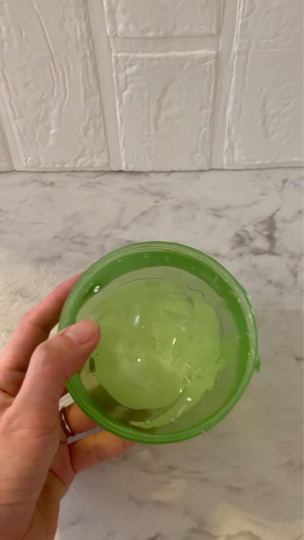 マイルド＆モイスチャーアロエジェル/ネイチャーリパブリック/ボディローションを使ったクチコミ（3枚目）