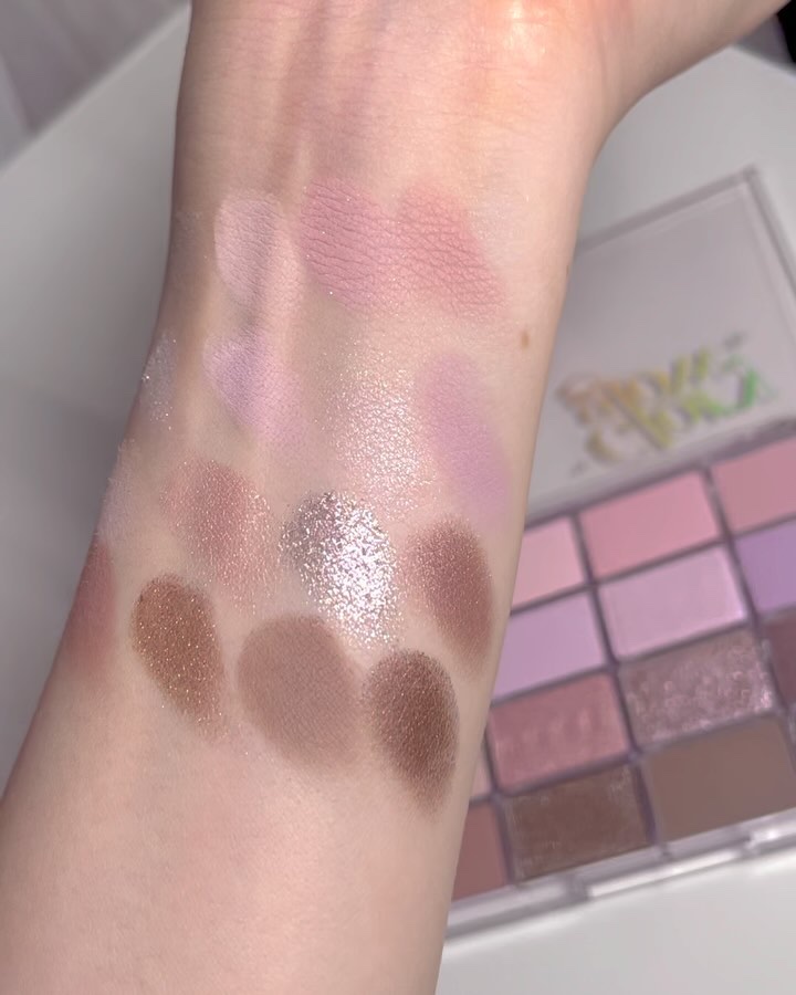 ソフトブラーリングアイパレット/wakemake/アイシャドウパレットを使ったクチコミ（3枚目）