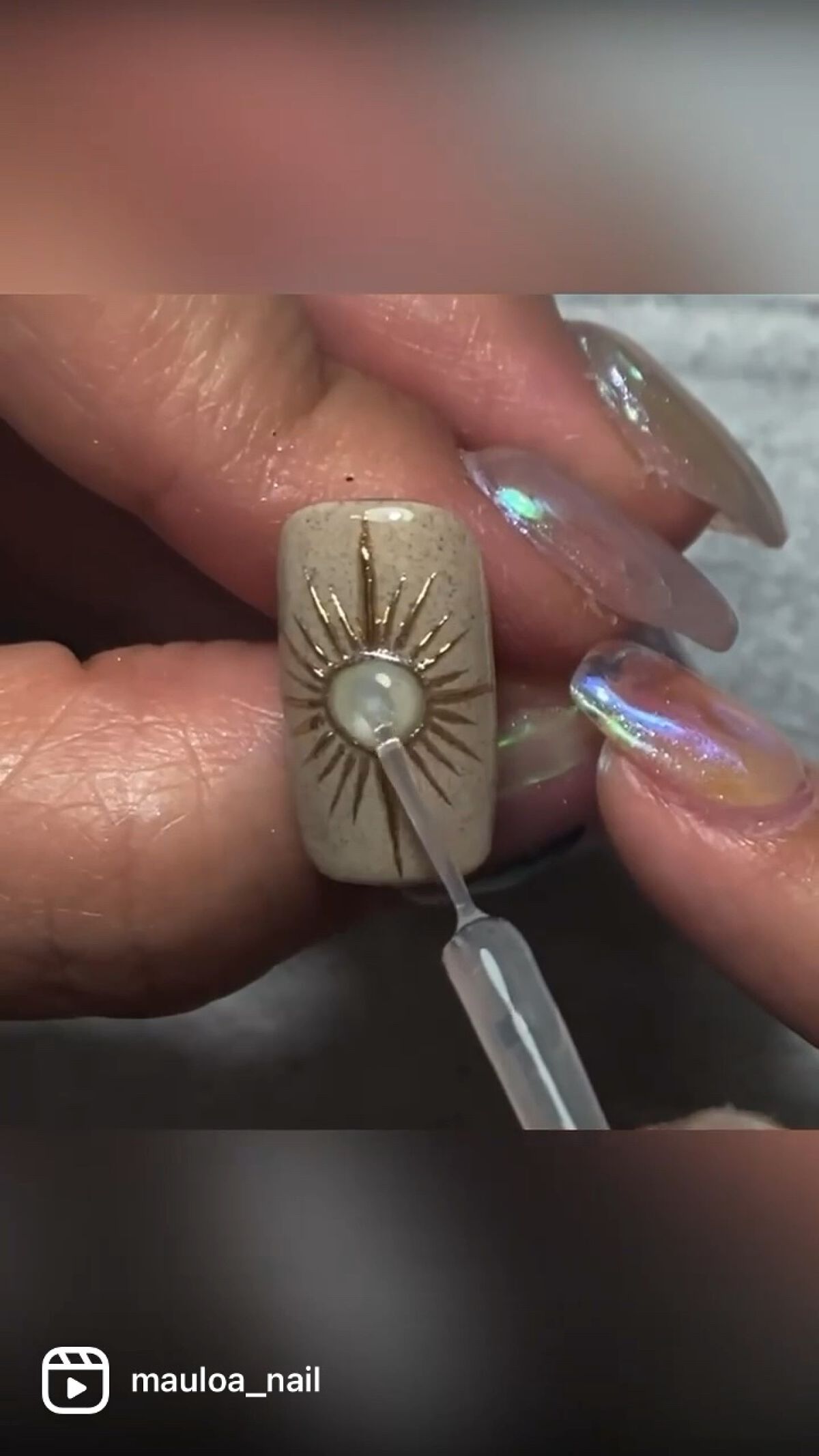 #ネイル,#グリーンネイル,#夏ネイル,#アートネイル,#海ネイル,#ミラーアートネイル,#ニュアンスネイル,#くすみカラーネイル,#サマーネイル,#ジュエリーネイル,#ミラーネイル,#アイボリーネイル,#シェルネイル,#太陽ネイル,#天王寺ネイル,#シンプルネイル,#タイル柄ネイル,#モロッカンタイルネイルのネイルデザイン