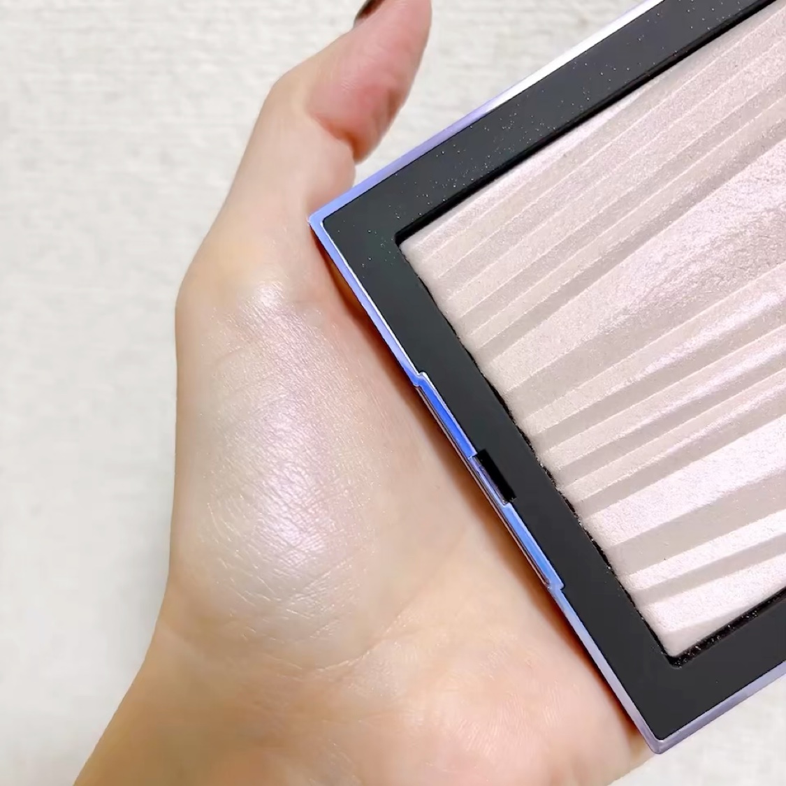 ライトリフレクティング プリズマティックパウダー/NARS/プレストパウダーの動画クチコミ2つ目