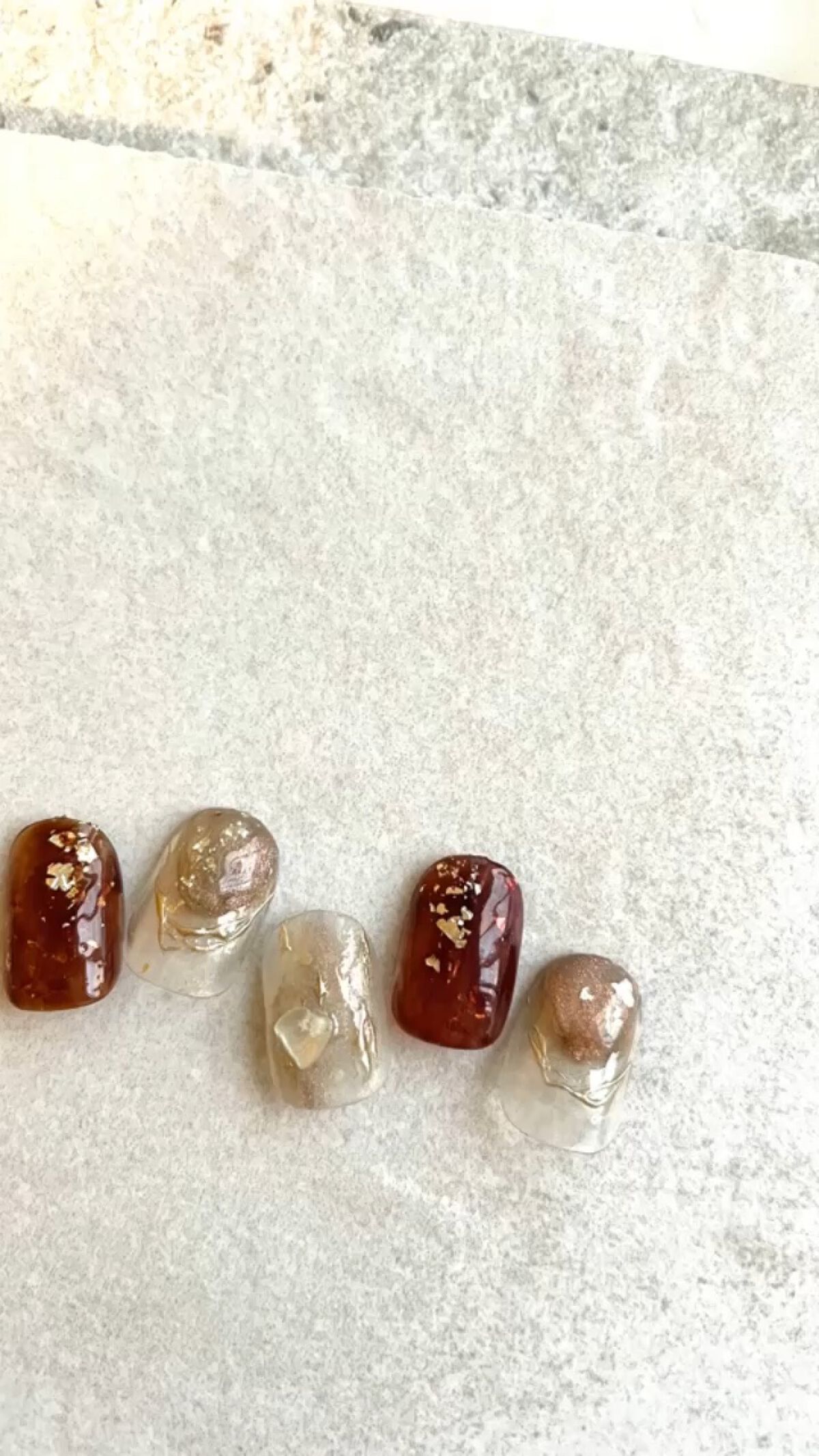 #ブラウンネイル,#個性派ネイル,#秋ネイル,#ニュアンスネイル,#マグネットネイルのネイルデザイン