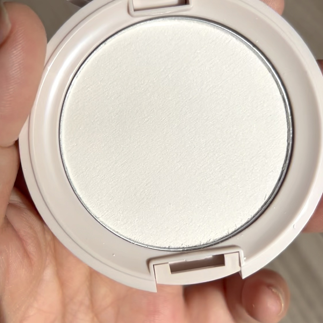 エアリースムースパウダー/upink/プレストパウダーの動画クチコミ1つ目