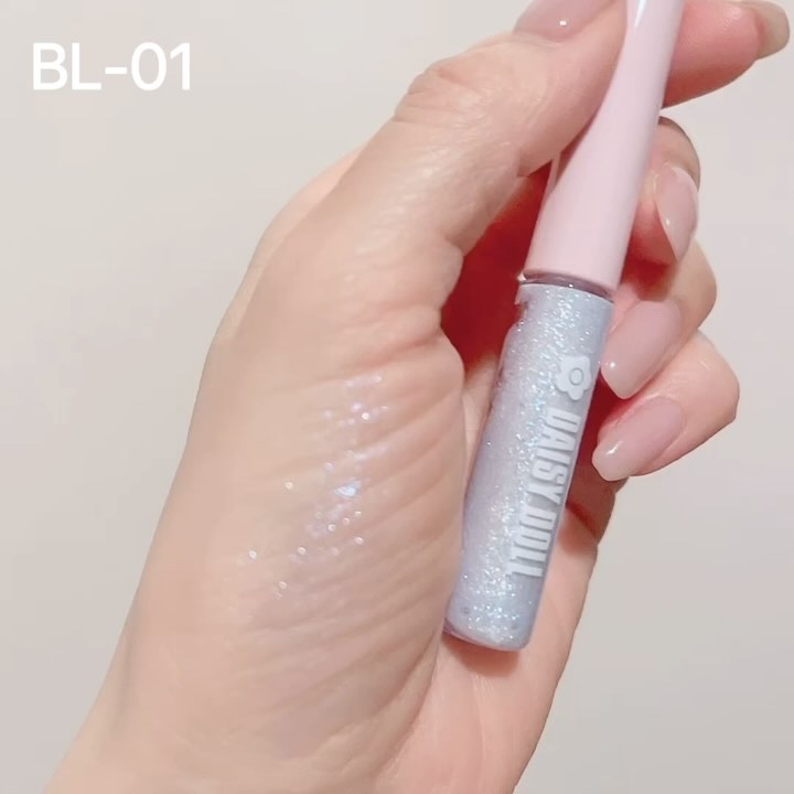 グリッターアイカラー/DAISY DOLL by MARY QUANT/グリッターを使ったクチコミ（3枚目）