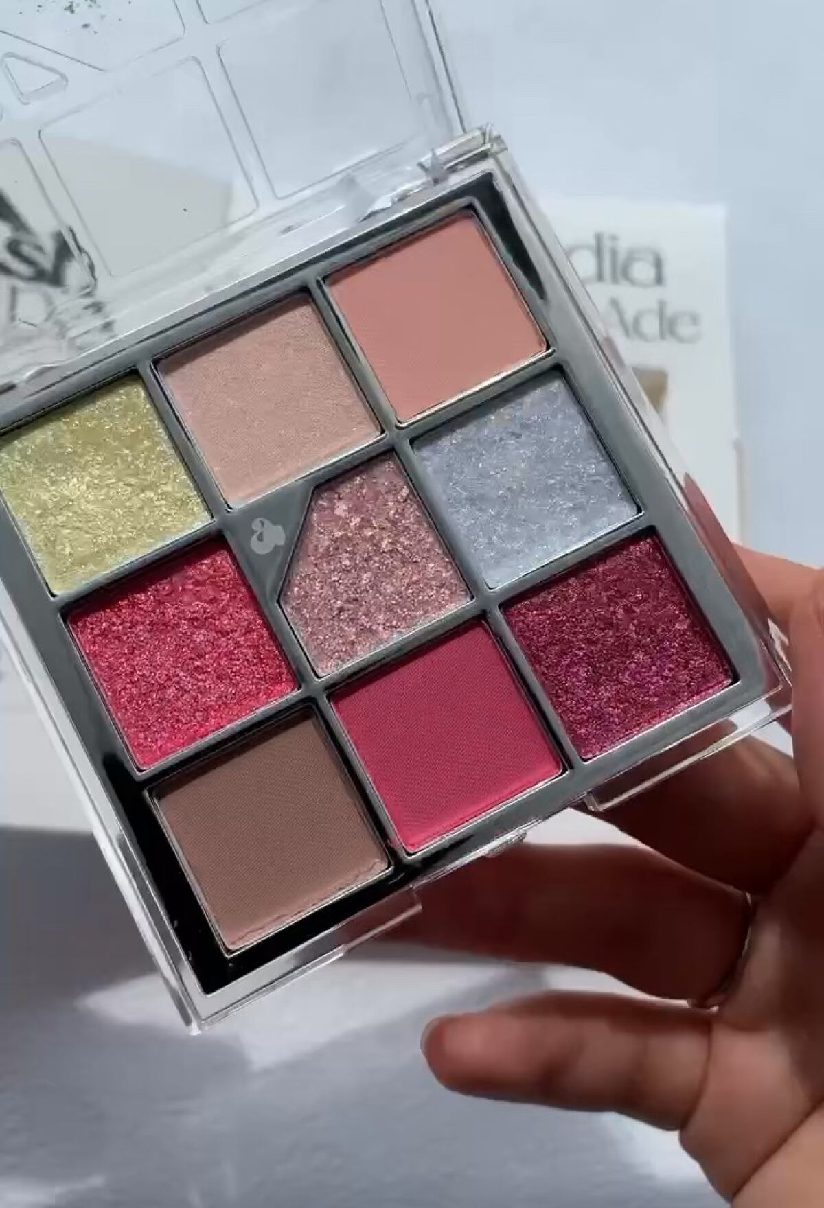 グリッターペディアアイパレット/unleashia/アイシャドウパレットを使ったクチコミ（1枚目）