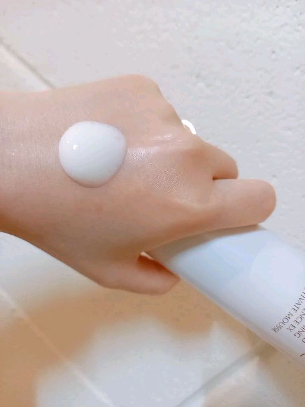 薬用美白エッセンスEX アクティベートムース/ALBLANC/美容液の動画クチコミ4つ目