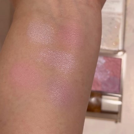 グロウフルールチークス(ブレンドタイプ)/キャンメイク/パウダーチークの人気ショート動画