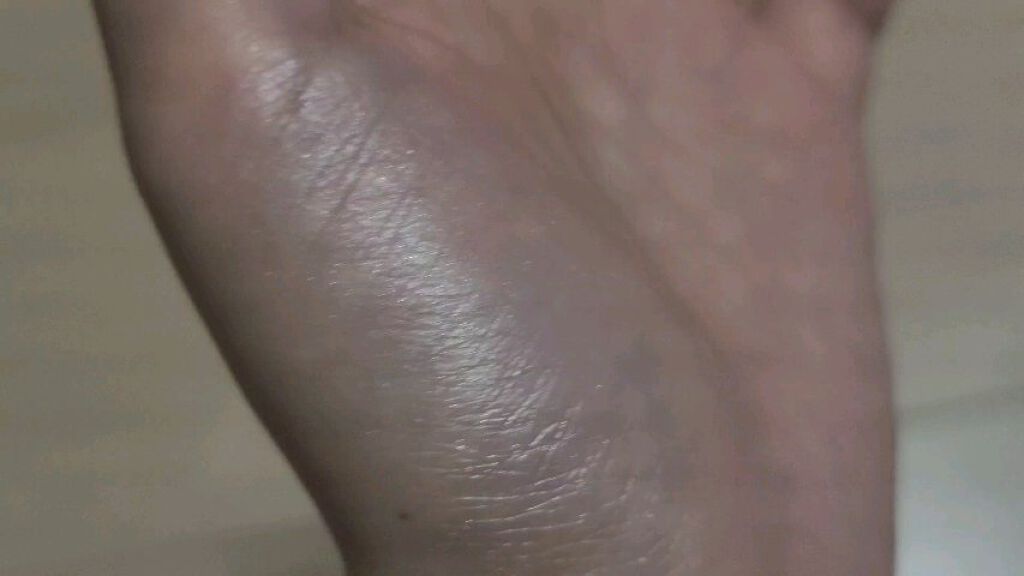 マットラディアンス ベイクドパウダー ハイライト01/ローラ メルシエ/パウダーハイライトを使ったクチコミ（3枚目）