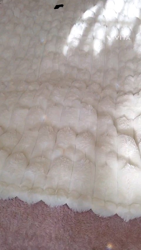 コエタスのモニターキャンペーンで、anderis電気ブランケットを使ってみました✨

色はホワイト🤍
ふわふわでモフモフ🥰
うさぎを抱っこしてるみたいな、ふんわりしててとろけるような肌触りで気持ちいいです🐰

コントローラーも付いてま