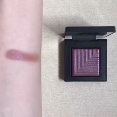 NARS デュアルインテンシティーアイシャドーのクチコミ「NARS デュアルインテンシティーアイシャドー
1930 Desdemona🎭
✼••┈┈••.....」（3枚目）