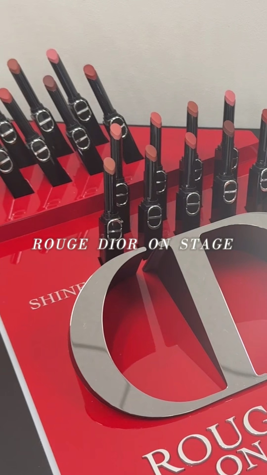 最速パーソナルカラータイプ分け✍️大好きなDior新作リップの勉強会へ行ってきました✨
するすると塗りやすく、独自のテクノロジーで華やかなツヤと色がどちらも長持ちする最新リップ💄 #ずっと塗りたてリップ というキャッチフレーズだそう✍️