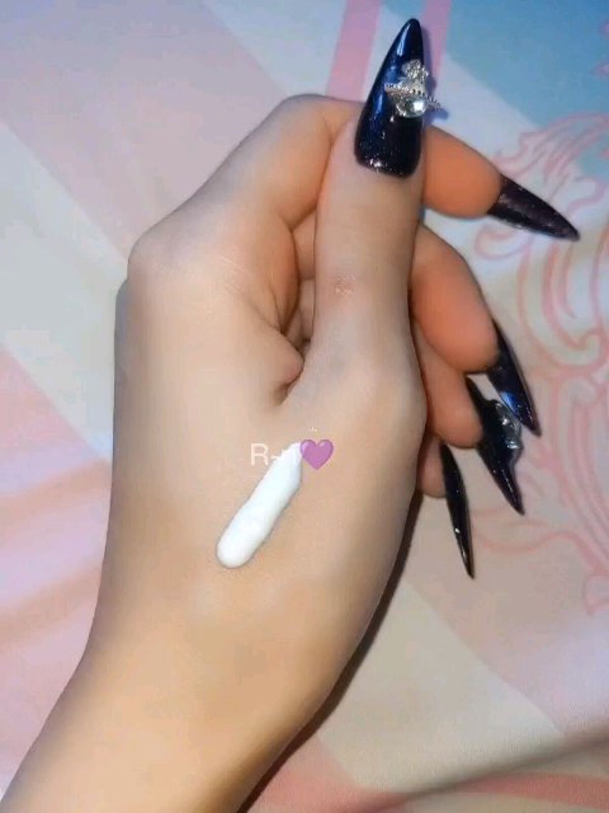 サンスクリーンクリーム/ReZARD beauty/日焼け止め・UVケアの動画クチコミ1つ目