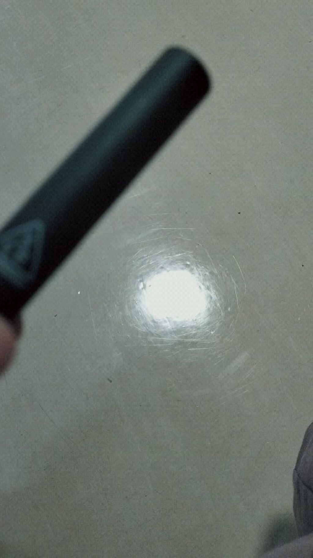 ３ＣＥのリップ。
オレンジに近い色の商品。


塗ってからよく見ると、唇の感想がすごく目立つ。
唇の皮の間の溝にリップの塊が埋まってる？ような見た目。

マスクに付いて目立つ。

星は2個⭐⭐ かな。


#３ＣＥ  #動画で購入品紹介 