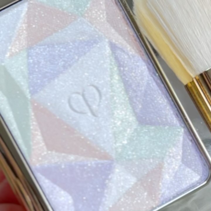 ル・レオスールデクラ /クレ・ド・ポー ボーテ/パウダーハイライトを使ったクチコミ（2枚目）