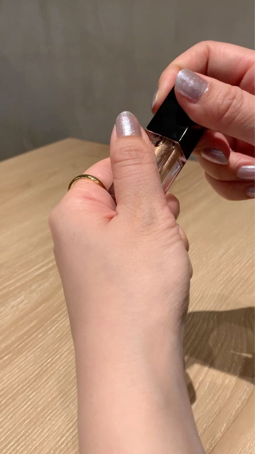 ザ リキッド アイシャドウ　ウルトラスパークル/ADDICTION/リキッドアイシャドウの動画クチコミ1つ目