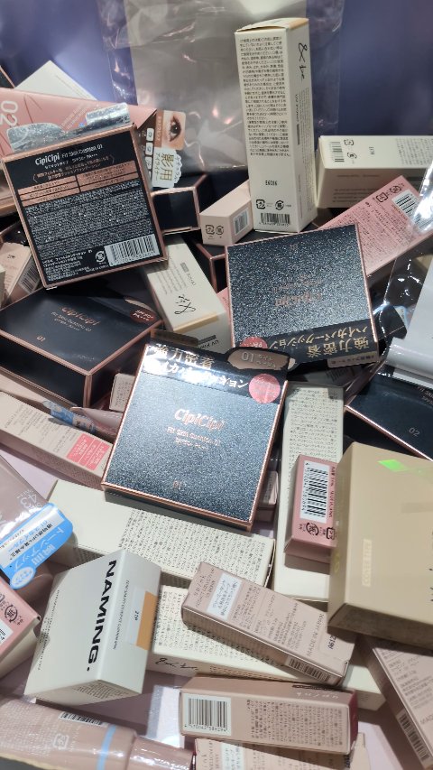 日本橋に初めて降りてコスメ詰め放題をやってきた💄

ポップアップ好きすぎ人間には天国な場所でした👼
コスメ１個と詰め放題2500円、1階のコスタリカコーヒー？で100円引きのカードもらって3400円ちょいで楽しめました🌸

おうち帰っ