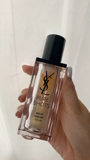 YSL✨
ベスコス、ベストセラーに選ばれる理由✨

ピュアショットは二層のセラムになっていて
シャッフルするとプチプチとした見た目で
オイル同士が混ざってくれる✌️

テクスチャは案外さっぱり。
ベタベ