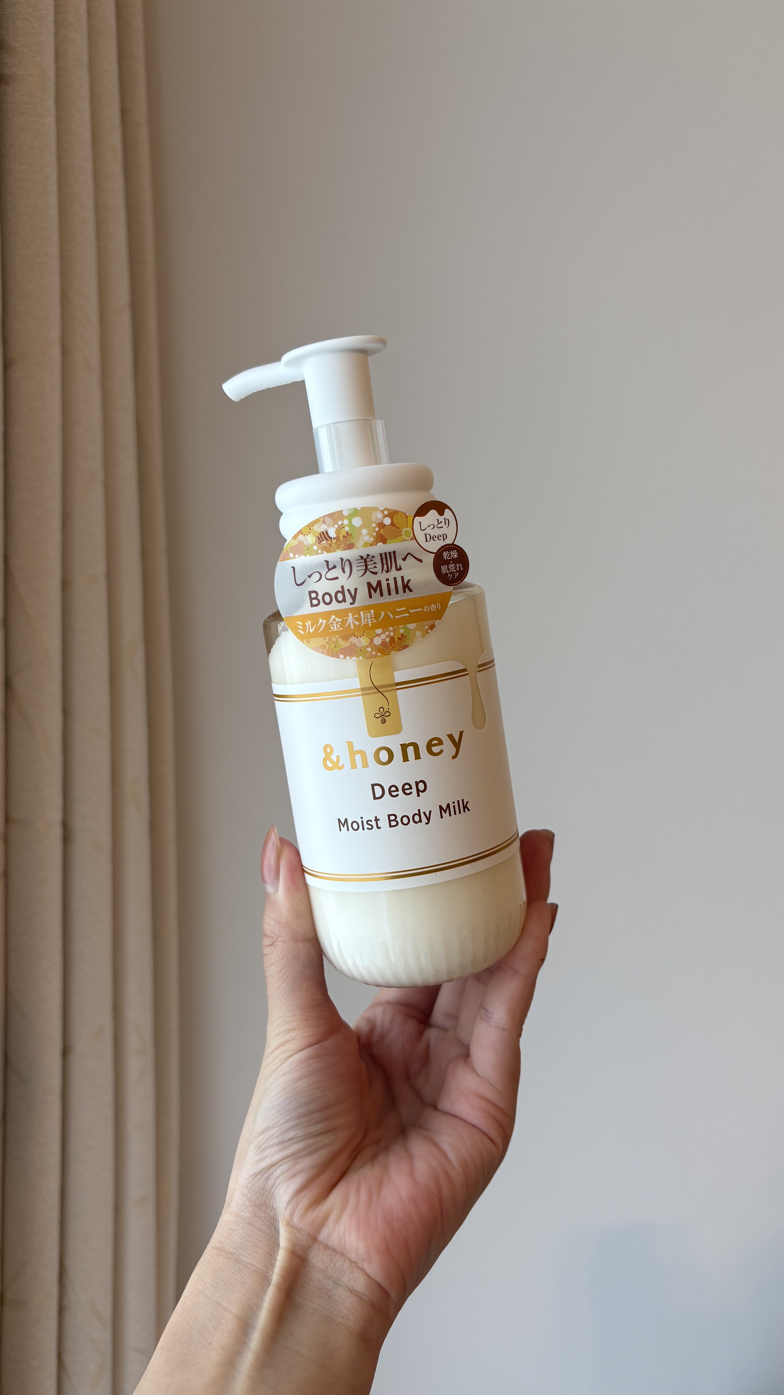 8/27発売！&honeyのディープ　モイストボディミルク🍯🤍


ミルク金木犀ハニーの香りで
あまーい香り好きにぴったり◎

コンパクトボトルで使いやすい◎

すーっとのびる
ベタベタしないテクスチャーなのでお風呂上がりにさっと使えち