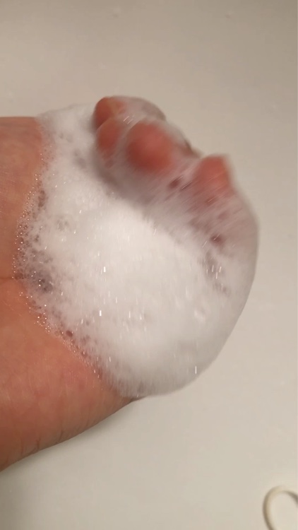 デリケートブライトニングセラム/PEACH JOHN/ボディローションを使ったクチコミ（3枚目）