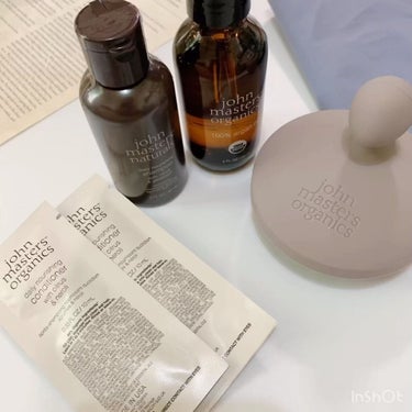 john masters organics スキャルプシェイクブラシのクチコミ「john masters organics
⁡
スキャルプブラシ
⁡
程よい重みがあり
手にぴ.....」（1枚目）