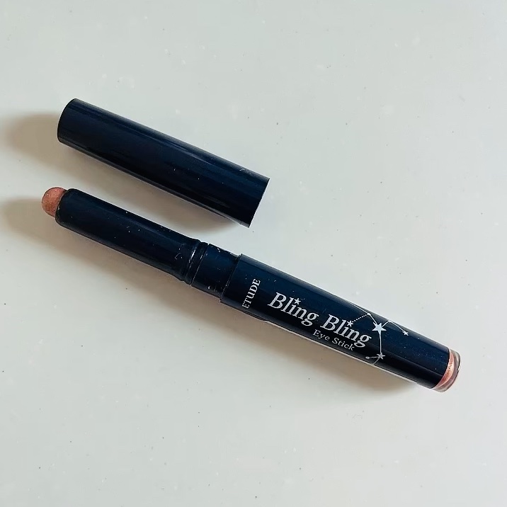 キラキラ アイシャドウ/ETUDE/スティックアイシャドウの動画クチコミ1つ目