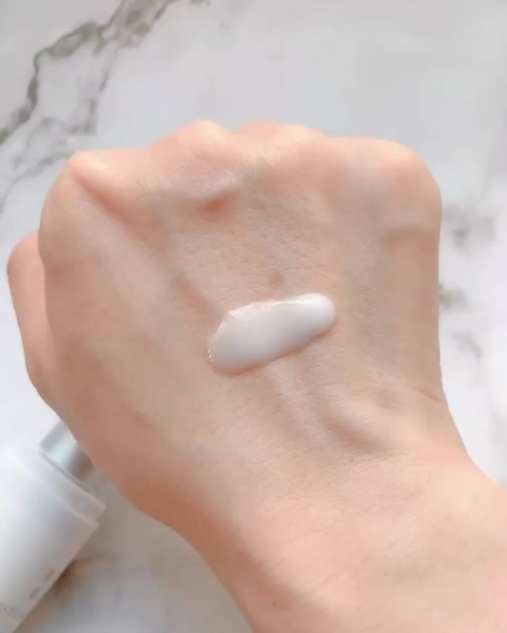 モイスチャライジングセラム/エトヴォス/美容液の動画クチコミ4つ目