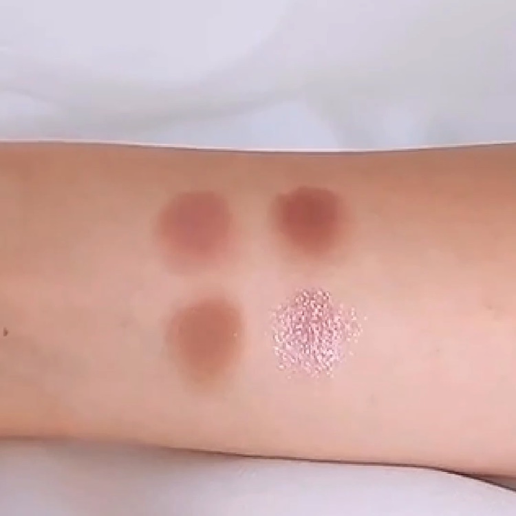 デイジードール アイカラー パレット/DAISY DOLL by MARY QUANT/アイシャドウパレットの動画クチコミ5つ目