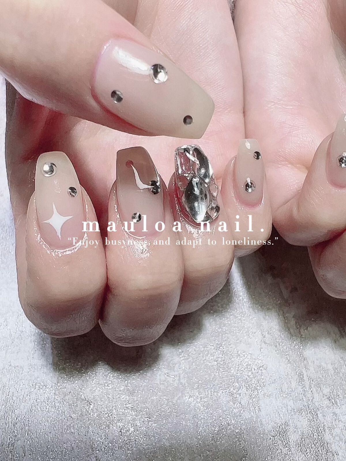 #ネイル,#冬ネイル,#アートネイル,#海ネイル,#ミラーアートネイル,#ニュアンスネイル,#くすみカラーネイル,#サマーネイル,#ジュエリーネイル,#ミラーネイル,#牛柄ネイル,#スタッズネイル,#太陽ネイル,#天王寺ネイル,#シンプルネイル,#結晶ネイル,#手書きネイルのネイルデザイン