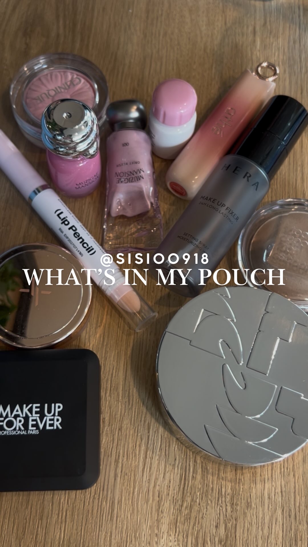 \ブルベ夏の人は特に！！超必見です✨/
ガチな韓コスオタ @sisi00918 ちゃんのポーチを覗かせてもらったよ！

シノちゃんはブルベ夏で赤みが強いタイプらしく、青みを狂ったように追求してましたww 
ブルベ夏さんは共感する部分が多いか