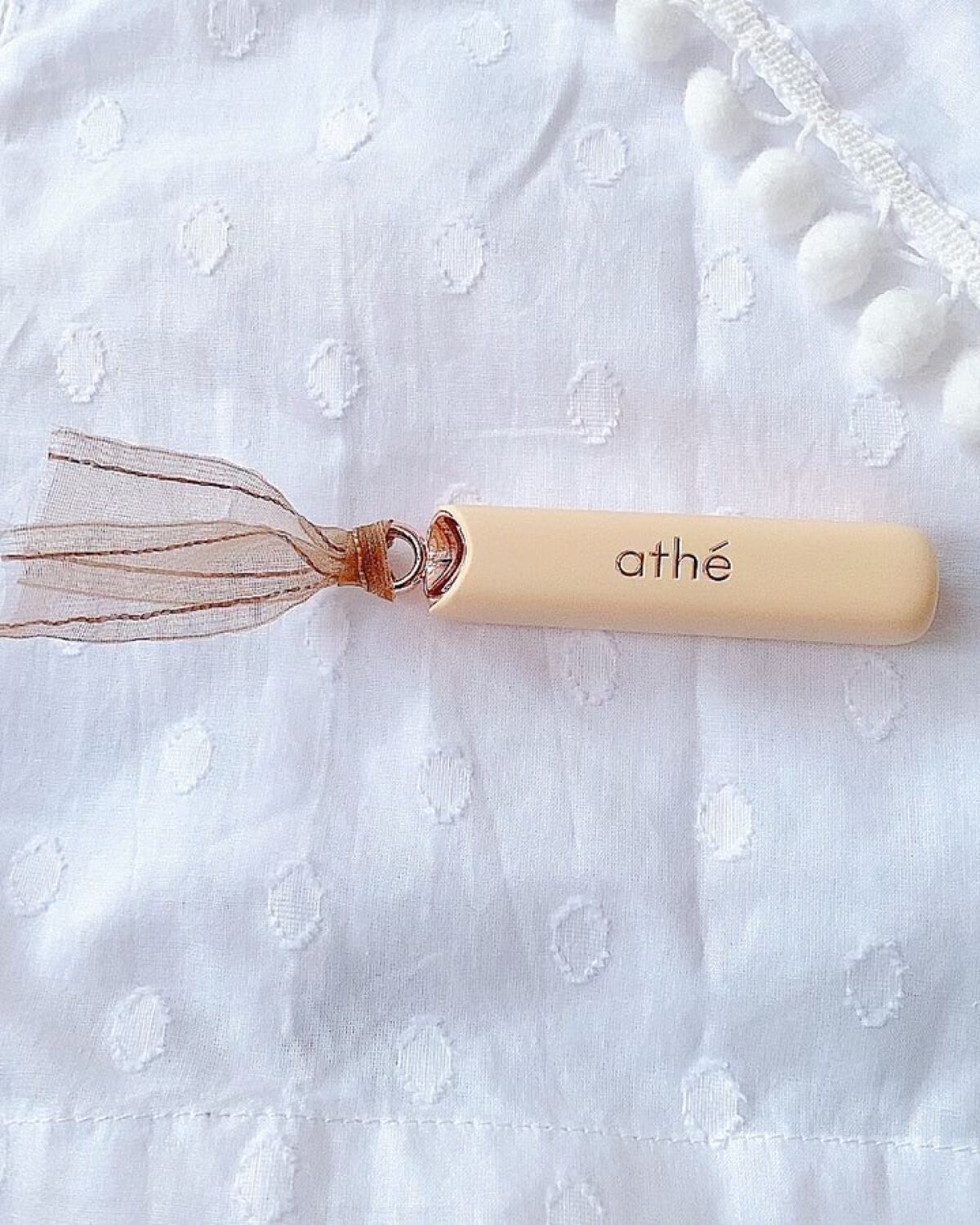athe AUTHENTIC AIRY LIP BALM/athé/口紅の動画クチコミ4つ目
