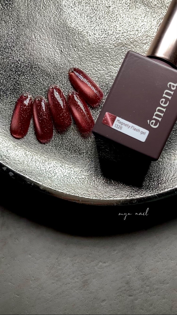 #ネイル,#ジェルネイル,#シンプルネイル,#冬ネイル,#クリスマスネイル,#大人ネイル,#イベントネイル,#フラッシュネイル,#マグネットネイルのネイルデザイン