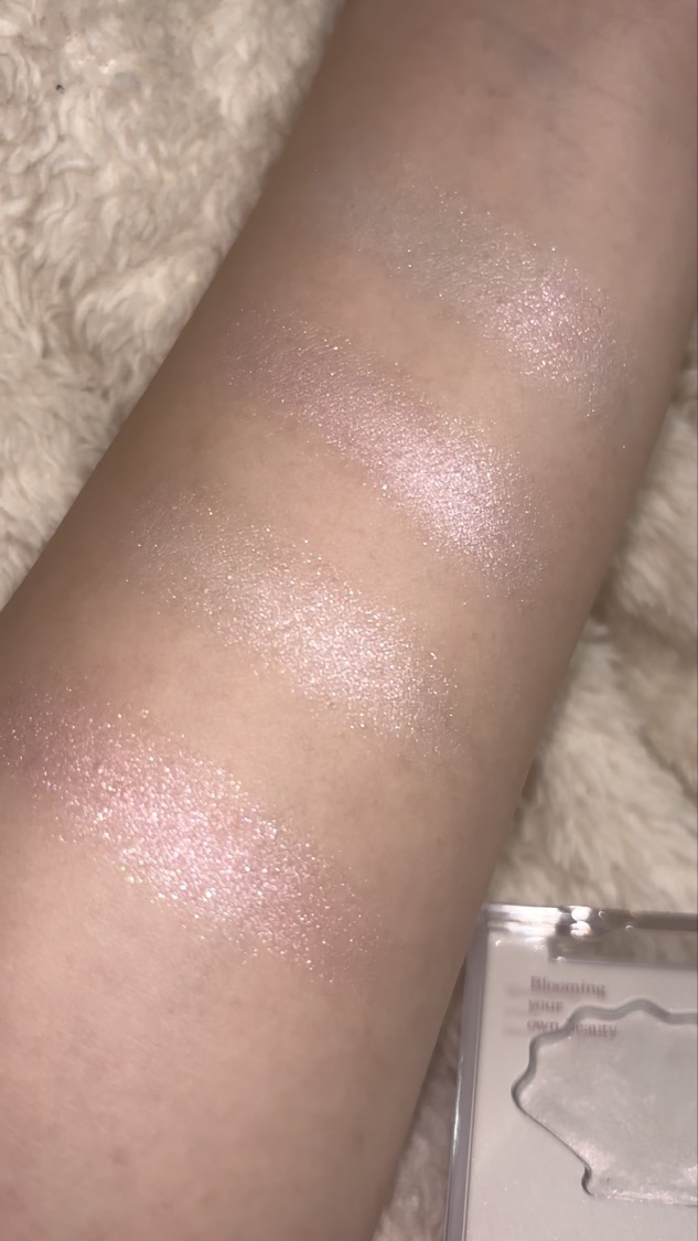 シャイングロイハイライターパレット/dasique/クリームハイライトを使ったクチコミ（3枚目）