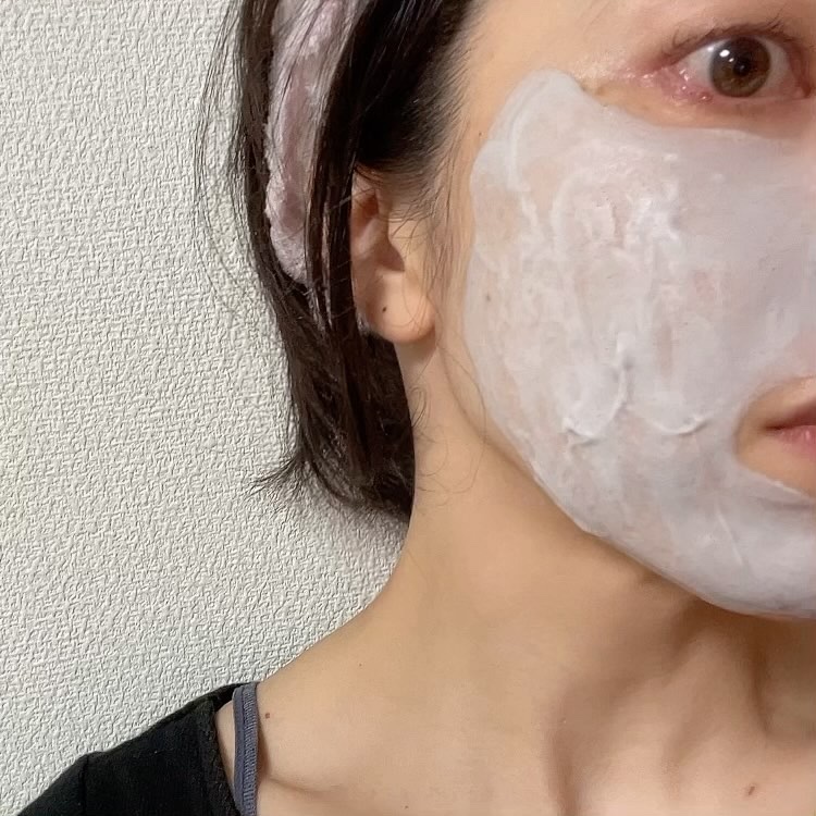 洗顔だけじゃない＋パックもできる洗顔料 ブラックプレミアム/ONE STONE TWO BIRDS/洗顔フォームの動画クチコミ1つ目