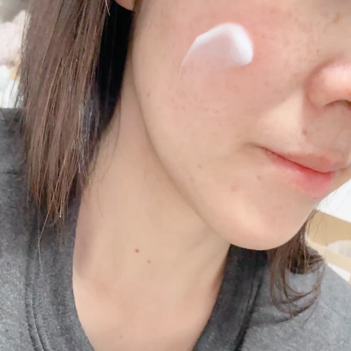 JMSC-CM ESSENCE CREAM/FINGER FOX AND SHIRTS/フェイスクリームの動画クチコミ2つ目