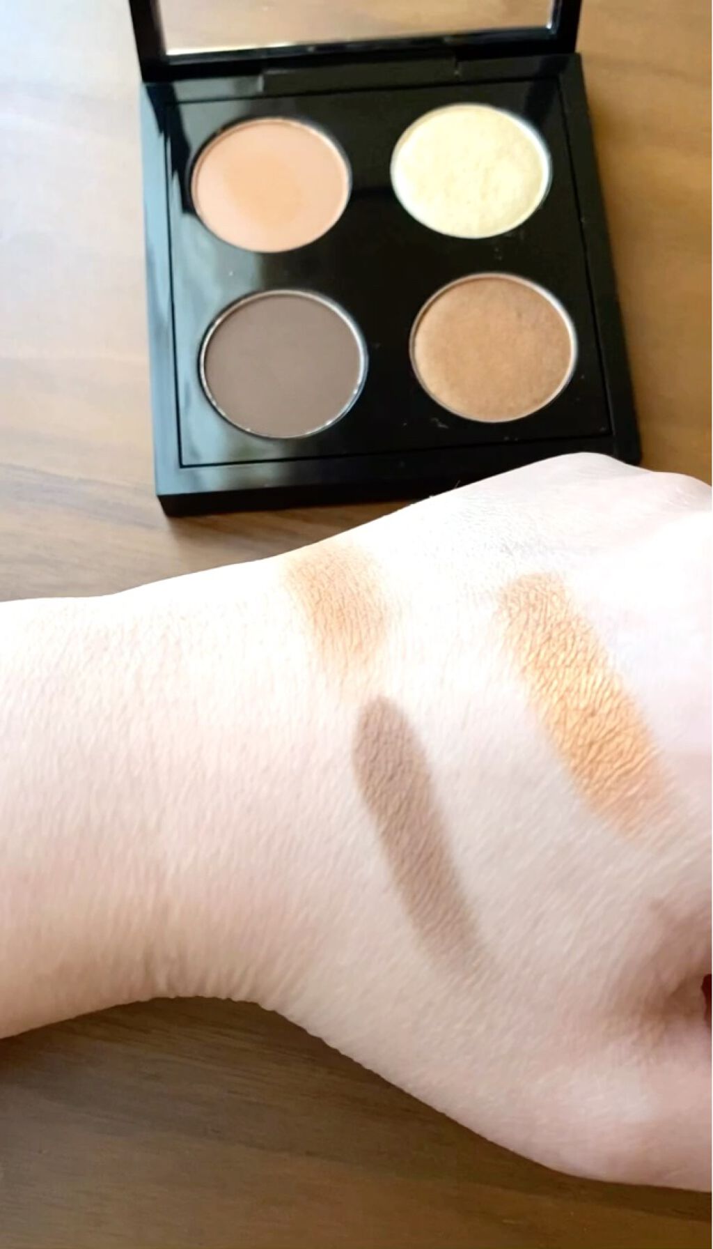 ダズルシャドウ エクストリーム/M・A・C/単色アイシャドウの動画クチコミ2つ目