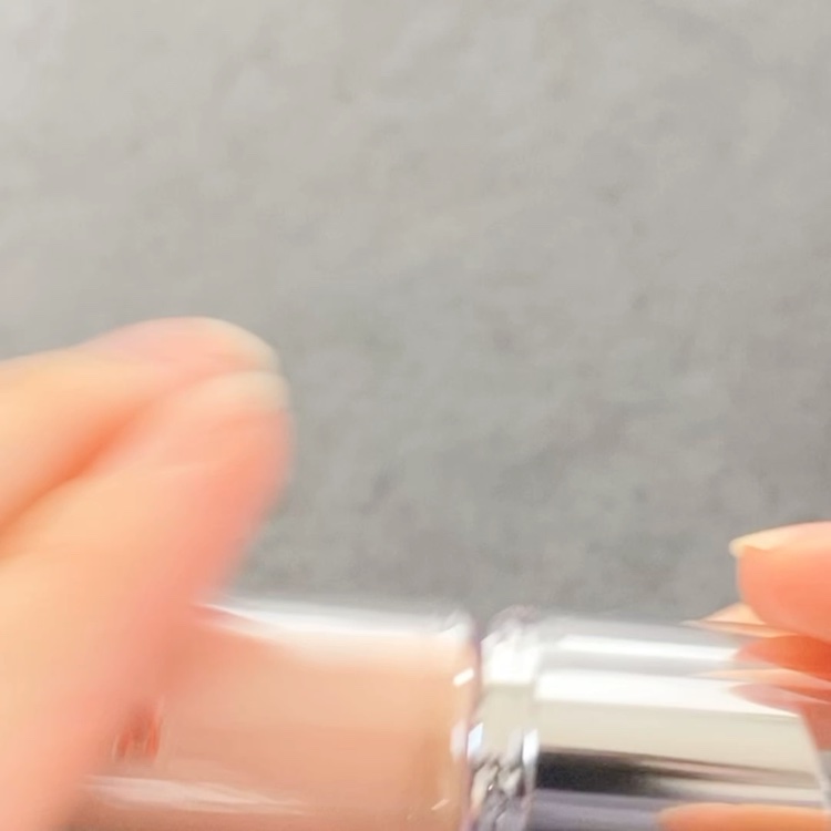 ボンディンググロウリップスティック/Laka/口紅の動画クチコミ1つ目