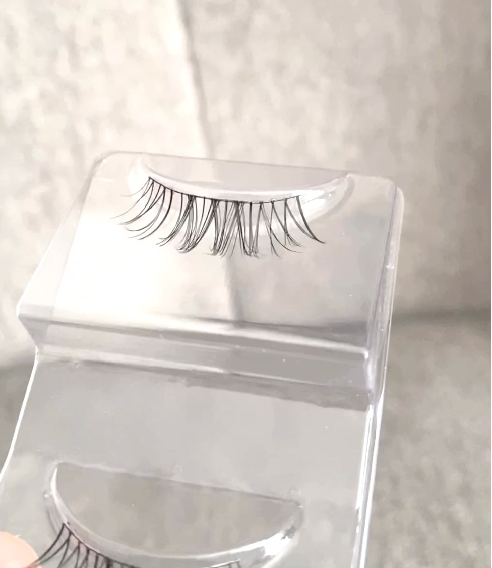 アイラッシュグルー/ミッシュブルーミン/つけまつげの動画クチコミ4つ目