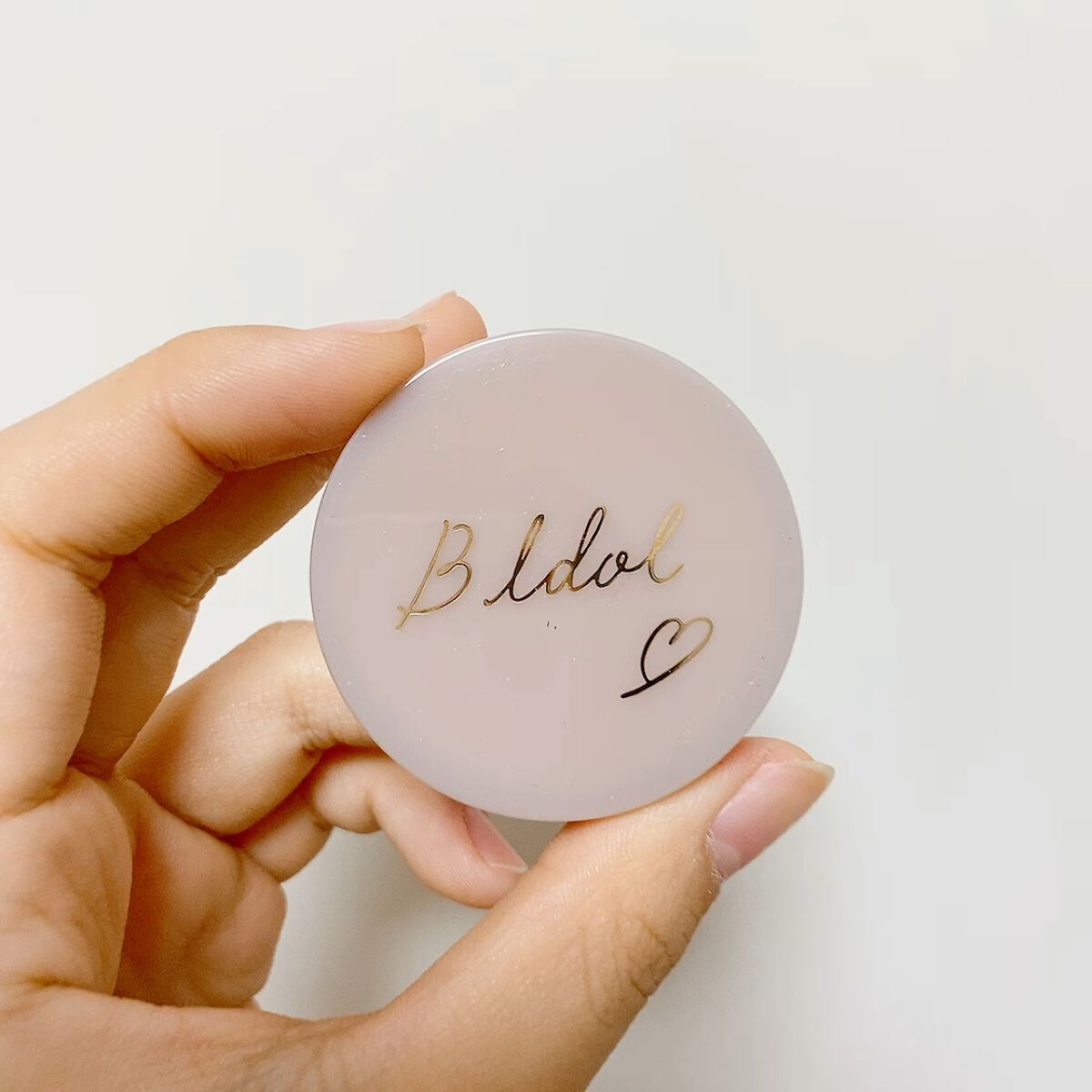 メモリーローズ/b idol/香水(レディース)の動画クチコミ1つ目