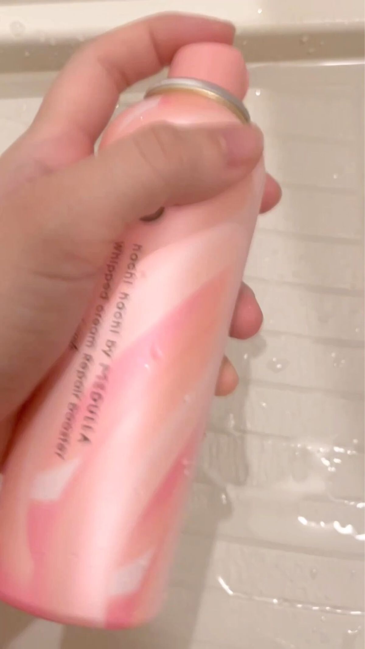 ホイップクリームリペアブースター PINK RosePeach/88 by MEDULLA/洗い流すヘアトリートメントの動画クチコミ5つ目