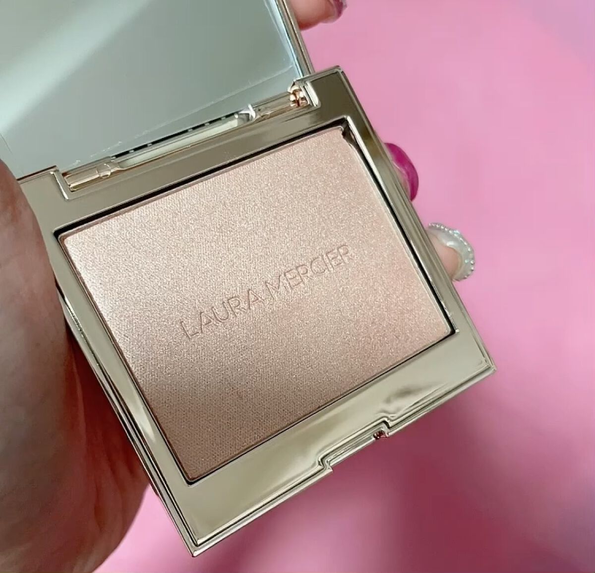 ローズグロウ イルミネーター /ローラ メルシエ/プレストパウダーを使ったクチコミ（3枚目）