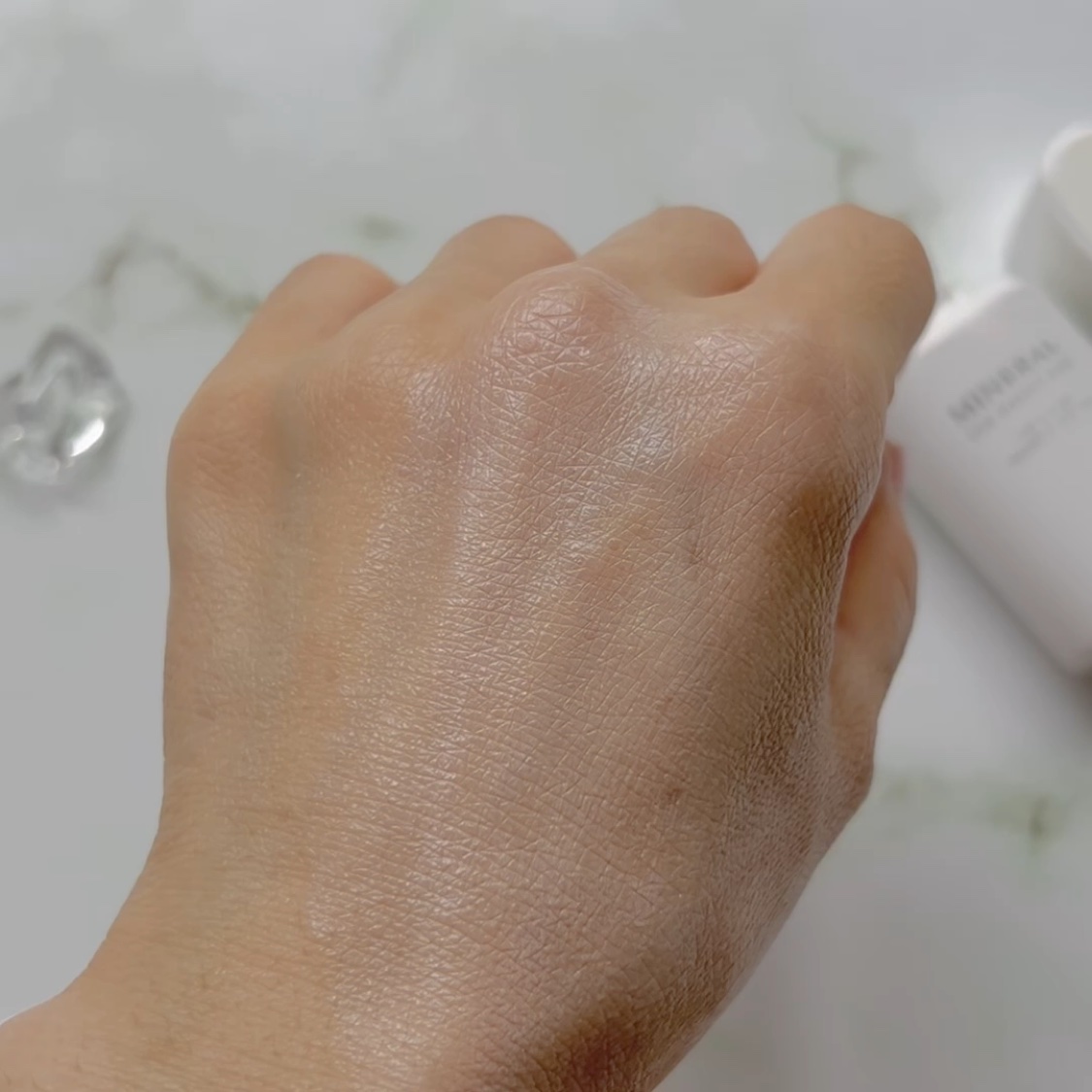 ミネラルシルクメイクアップベース/ヴァントルテ/化粧下地の動画クチコミ3つ目