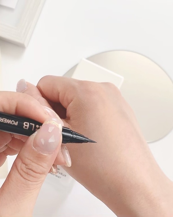 パワーオブアイライナー リキッド/LB/リキッドアイライナーを使ったクチコミ（3枚目）