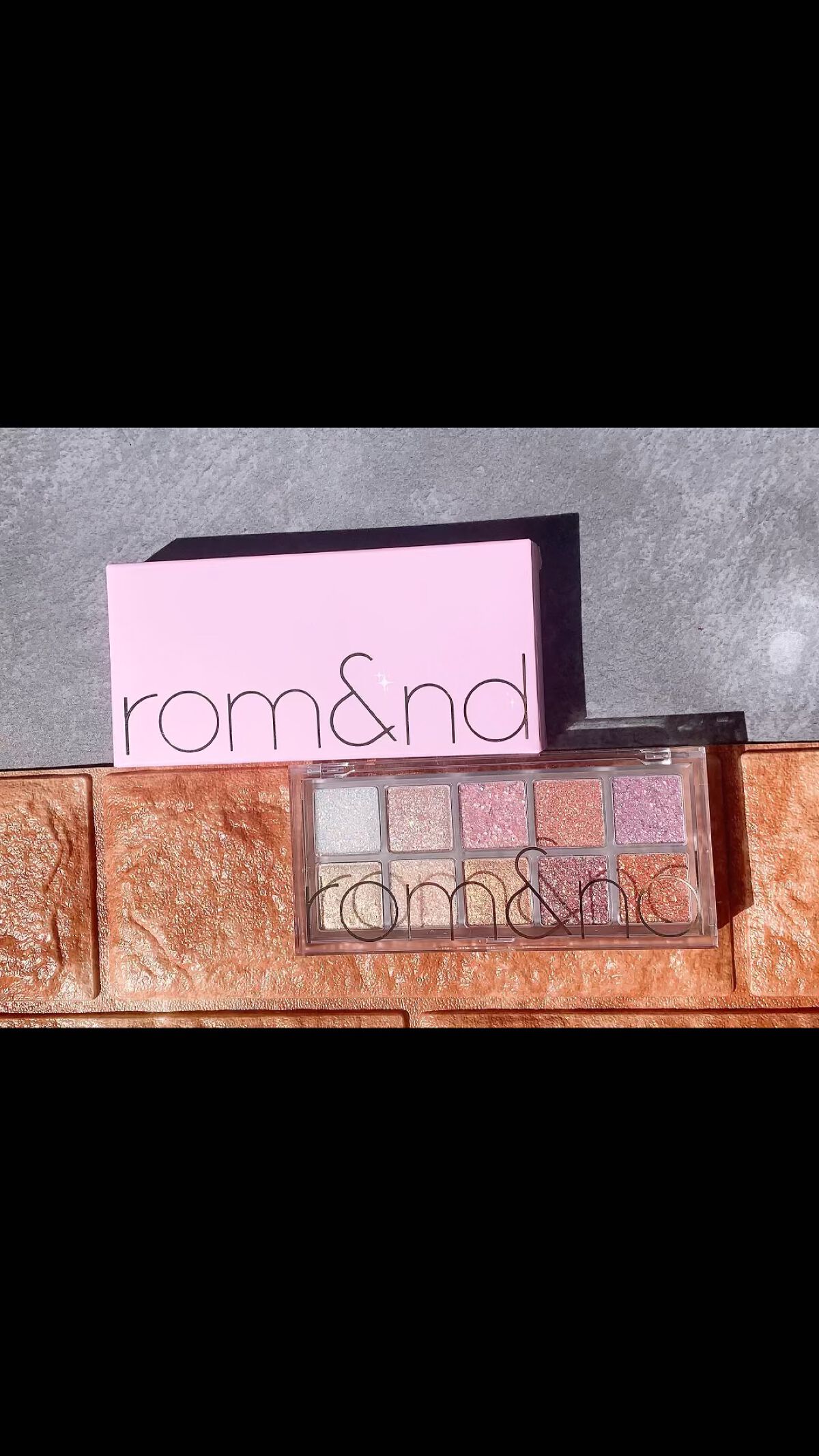 ラメで迷ったらとりあえずこれ！

ロムアンドの00ライト&グリッターが優秀すぎた♡
大きく分けて3種類の質感のラメが一つのパレットに入っていて宝石のような輝き♪

涙袋の立体感を出すのに使うのもアリだし目元にポイント使いでもかわいい♡

#