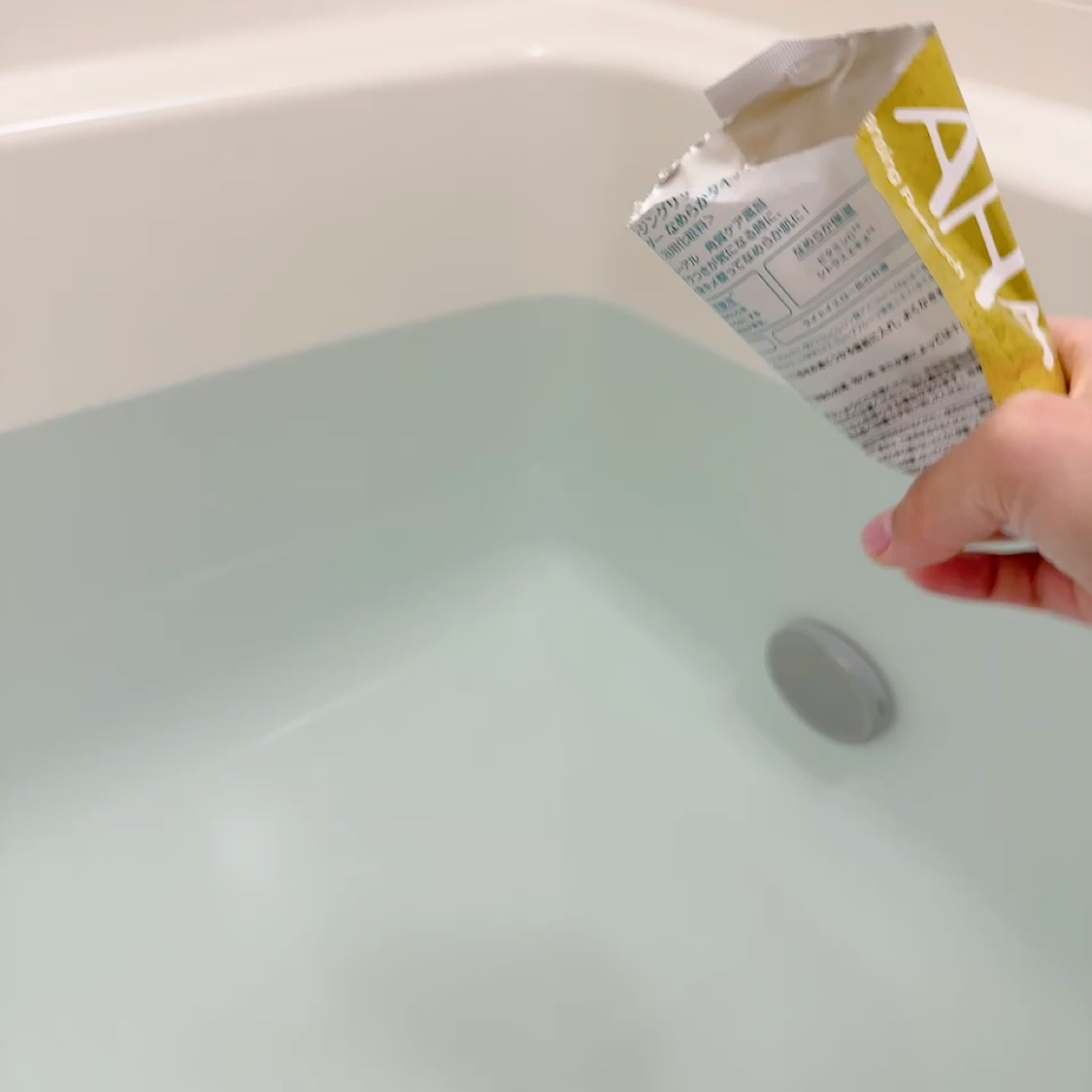 バスパウダー なめらかタイプ/クレンジングリサーチ/炭酸系入浴剤の動画クチコミ1つ目